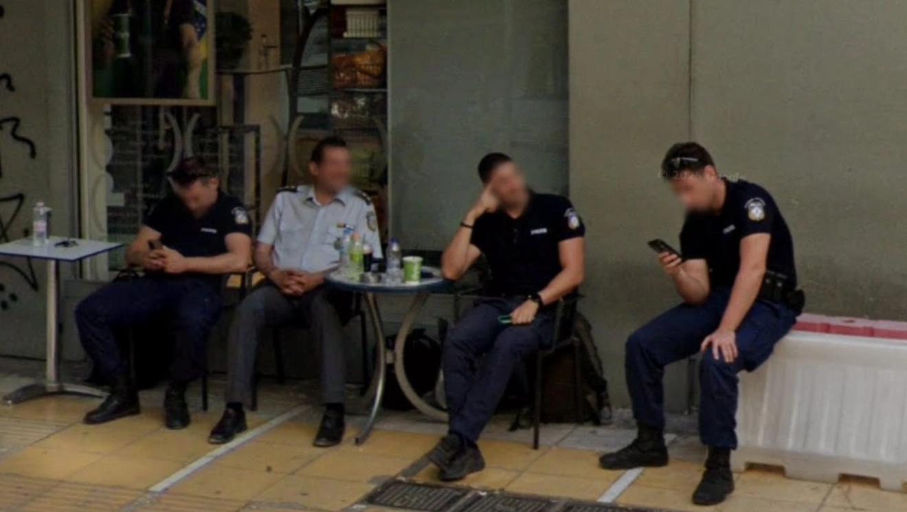 Αστυνομικοί εν ώρα εργασίας στα Εξάρχεια