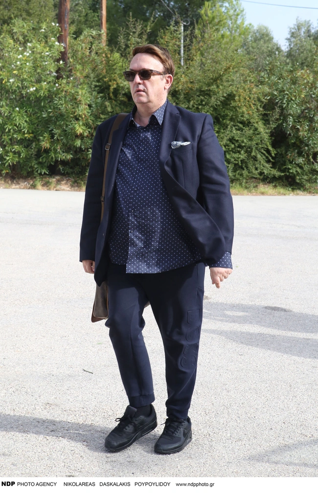 Ο Γιάννης Καζανίδης στην κηδεία του Αίαντα Μανθόπουλου