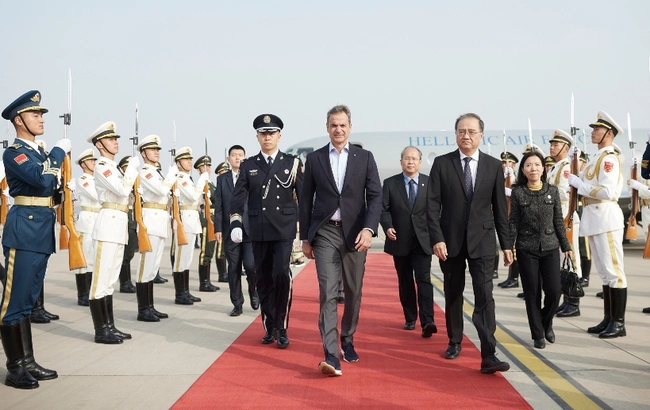 mitsotakis kina