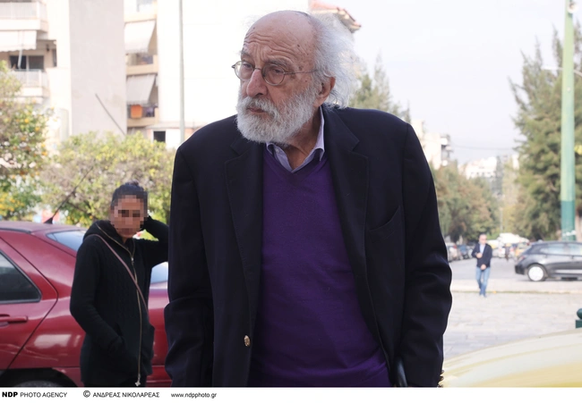 Ο Αλέξανδρος Λυκουρέζος στην κηδεία του Βασίλη Βασιλικού