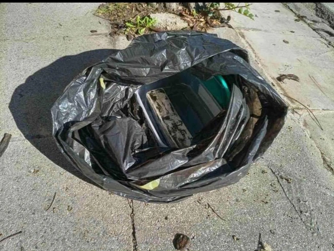 Ο εκρηκτικός μηχανισμός που εντοπίστηκε έξω από την έδρα των ΜΑΤ