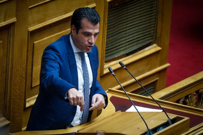 Ο Θάνος Πλεύρης στη Βουλή