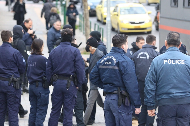 Σεπόλια: Η μεταγωγή των κατηγορούμενων στο δικαστήριο