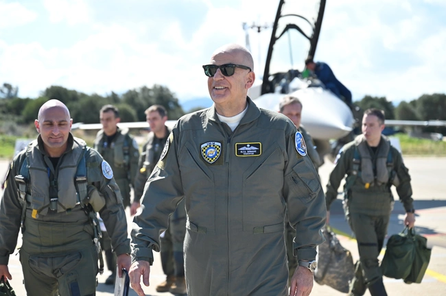 Πτήση Δένδια με F-16 Viper