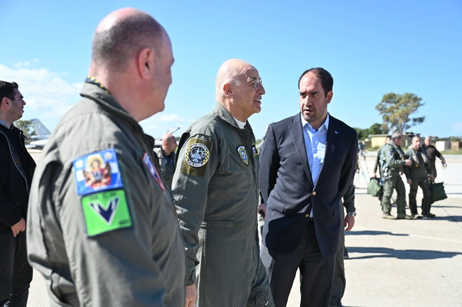 Πτήση Δένδια με F-16 Viper