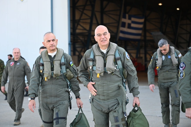 Πτήση Δένδια με F-16 Viper
