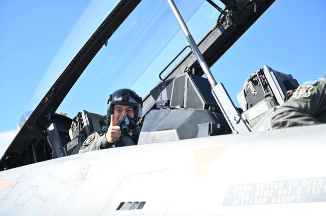 Πτήση Δένδια με F-16 Viper