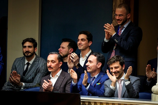 Συζήτηση στη Βουλή για τα ομόφυλα ζευγάρια