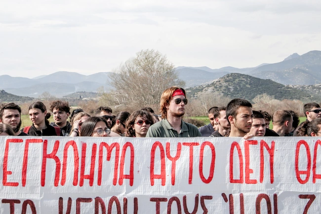 Συγκέντρωση φοιτητών στο σημείο του δυστυχήματος στα Τέμπη