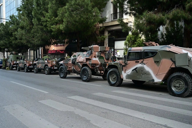 stratiotiki-parelasi-2