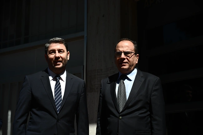 Συνάντηση Ανδρουλάκη με τον επικεφαλής της ΑΔΑΕ