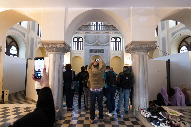 Το Γενί Τζαμί