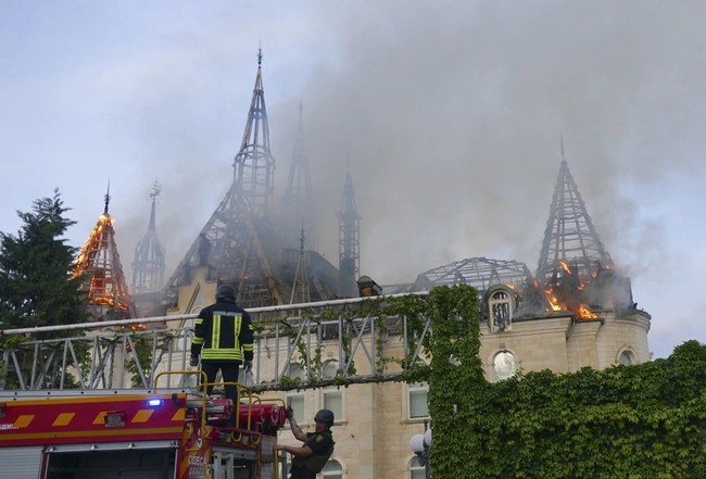 Στις φλόγες το «κάστρο του Χάρι Πότερ» στην Οδησσό