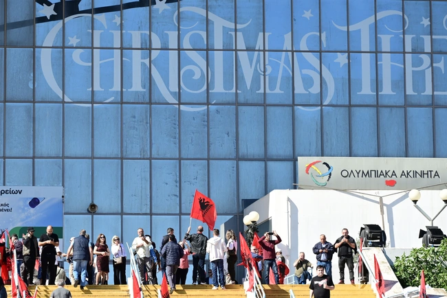 Εικόνες από το Κλειστό Γαλατσίου όπου θα μιλήσει ο Έντι Ράμα