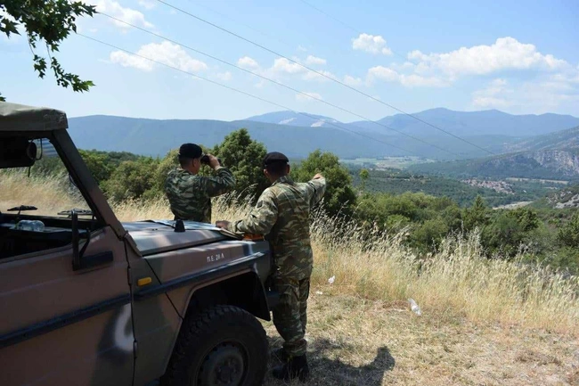 Περιπολία στρατού για φωτιά