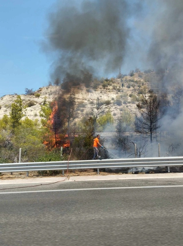 Φωτιά στον Άγιο Χαράλαμπο Κορινθίας