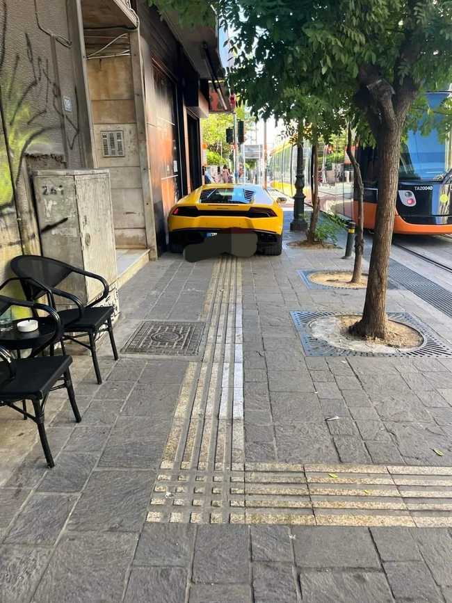 Αυτοκίνητο στον Πειραιά