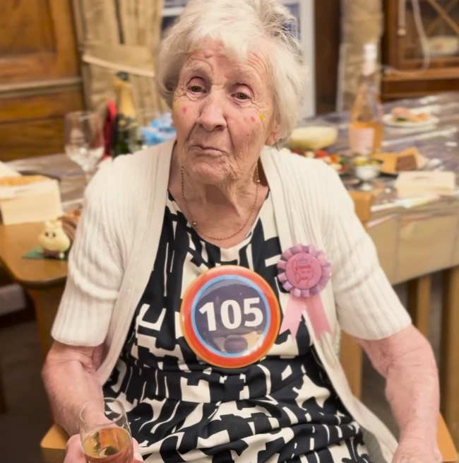 Η Hilda Jackson ρεϊβάρει στα 105 της