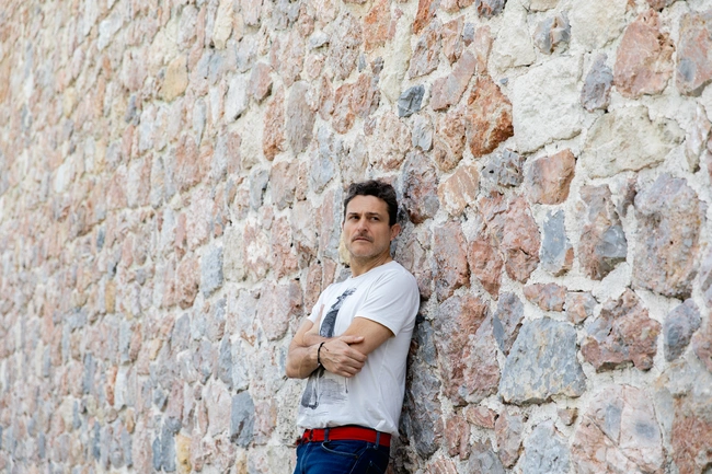 «Όταν βλέπουμε έναν τύπο να βανδαλίζει ένα έργο, δίνει τη δυνατότητα σε οποιονδήποτε και ειδικά στα νέα παιδιά, ό,τι δεν τους αρέσει να το καταστρέφουν»