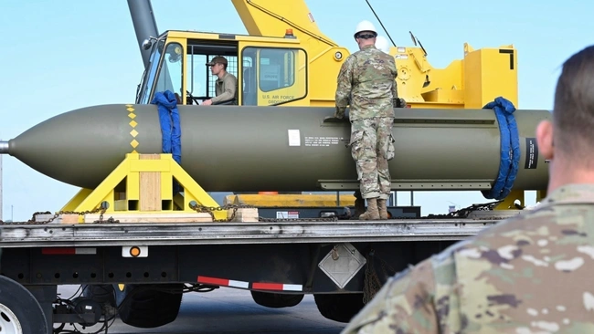 Bomb A GBU-57 Us Army