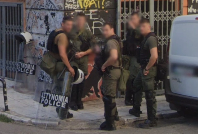 Αστυνομικοί εν ώρα εργασίας στα Εξάρχεια