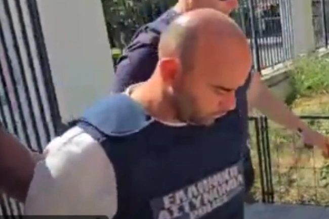 Η μεταγωγή του γυναικοκτόνου στον Βόλο