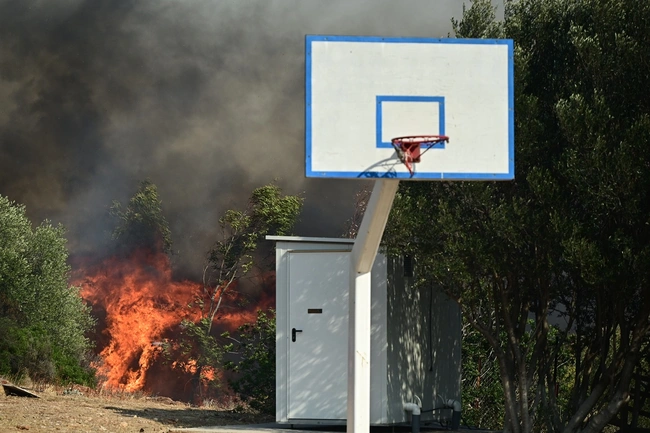 Φωτιά στην Κερατέα