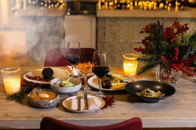 colonial festive