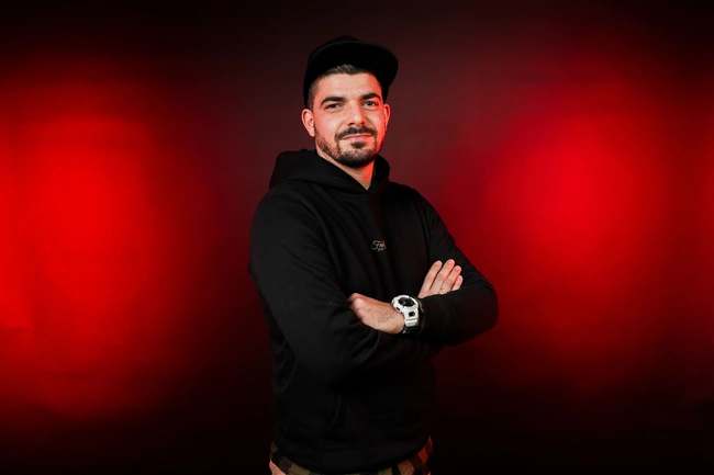 nikos apostolakis