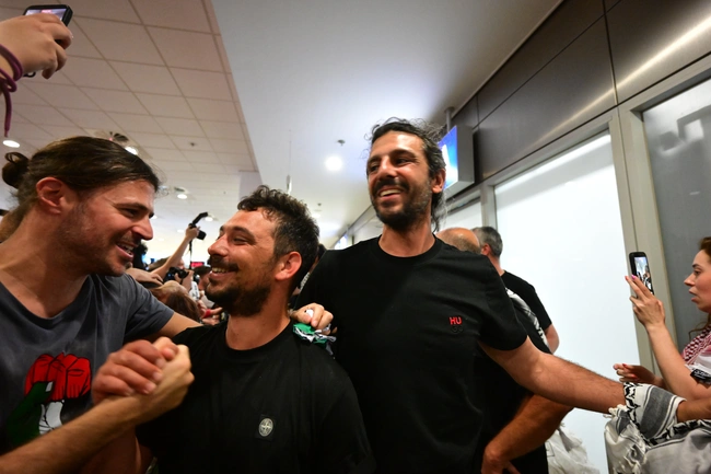 Επαναπατρίστηκαν οι Έλληνες ακτιβιστές του Global Sumud Flotilla