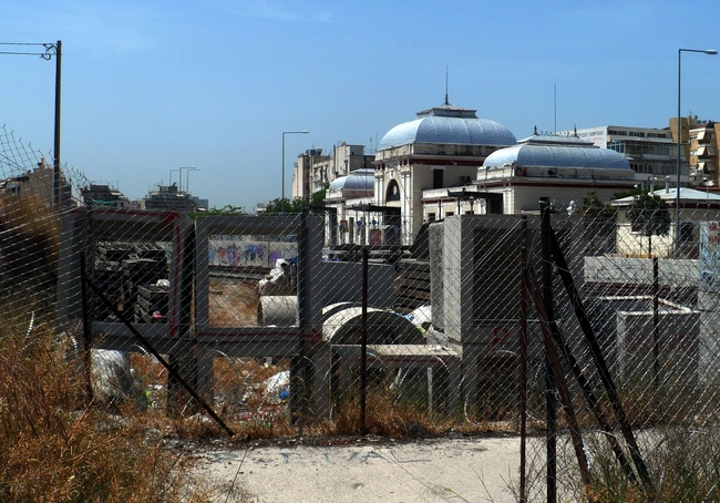Η εγκατάλειψη γύρω από τον Σταθμό Πελοποννήσου