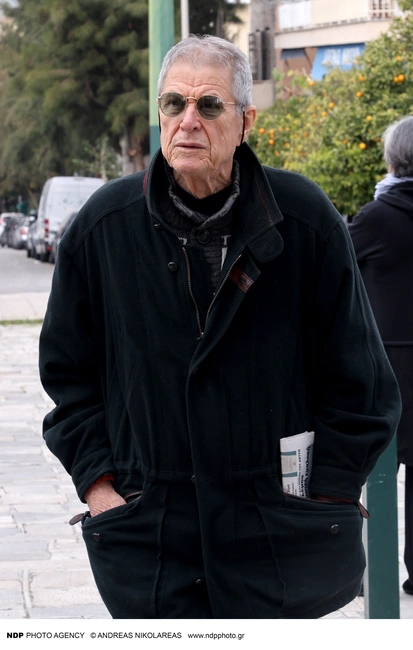 Ο Δημήτρης Τζουμάκης στην κηδεία του Γιώργου Μιχαλακόπουλου