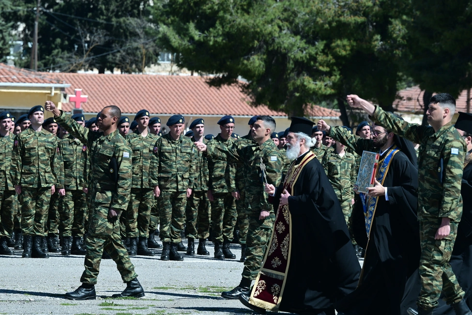 Ορκίστηκε ο Στέφανος Κασσελάκης στο στρατόπεδο της Θήβας