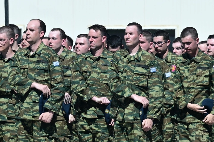 Ορκίστηκε ο Στέφανος Κασσελάκης στο στρατόπεδο της Θήβας
