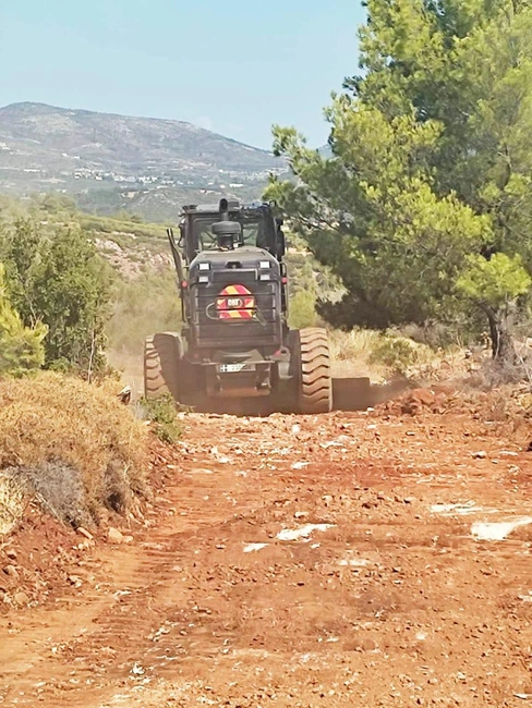 Διανοιξη αντιπυρικης ζωνης στον Μαραθωνα απο την Πολιτικη Προστασια