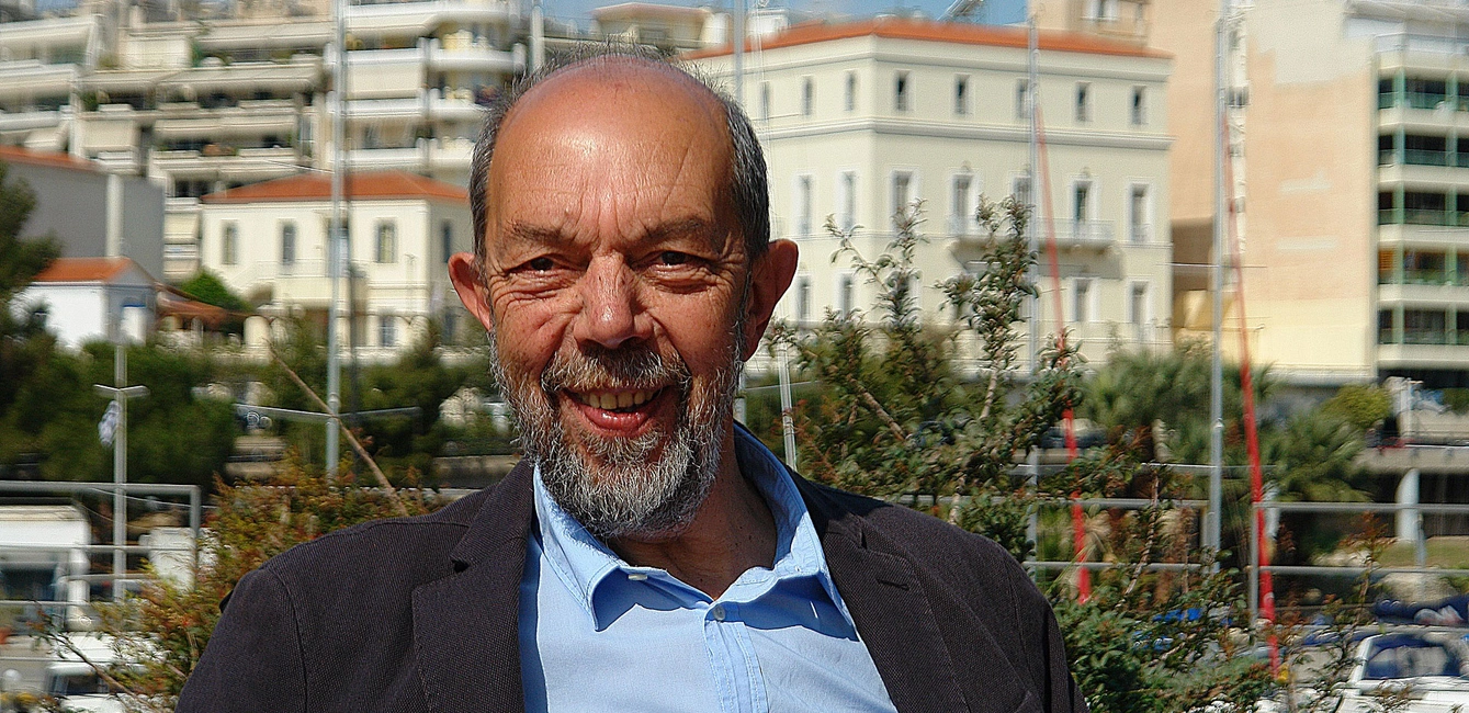 Ο Νίκος Μπελαβόλας
