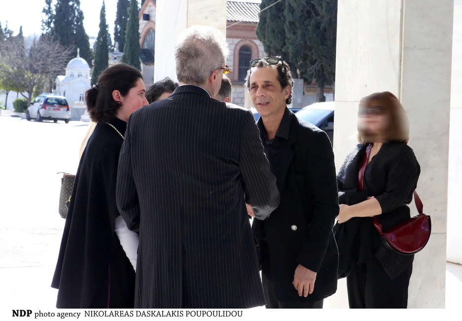 Ο Αλέξανδρος Κολλάτος στην κηδεία του πατέρα του, Δημήτρη