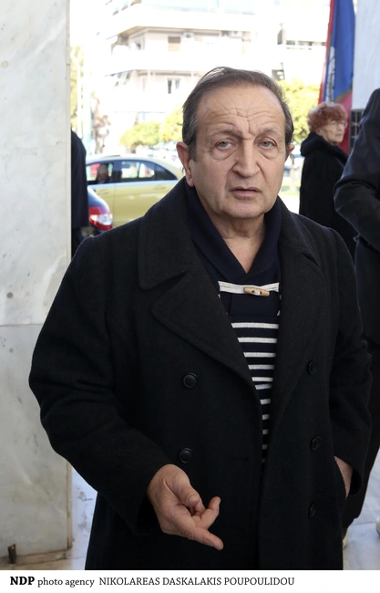 Ο Σπύρος Μπιμπίλας στην κηδεία του Δημήτρη Κολλάτου