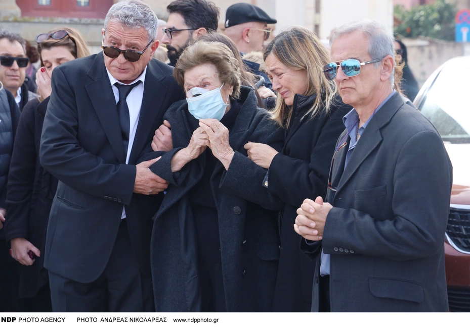 Συντετριμμένη η μητέρα της Καίτης Κωνσταντίνου, Αγγελική