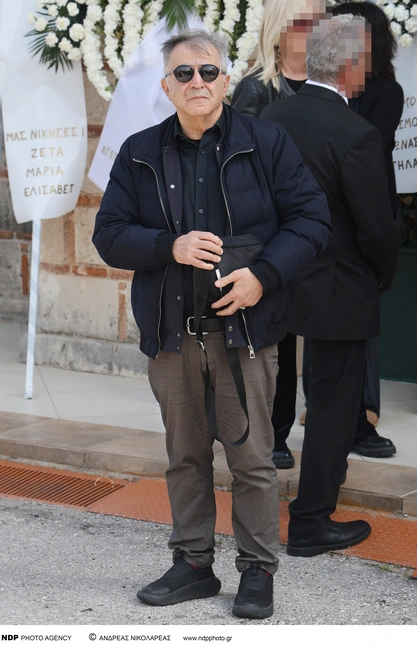 Ο Τάκης Τζαμαριάς στην κηδεία της Καίτης Κωνσταντίνου