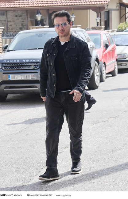 Ο Σταύρος Νικολαϊδης στην κηδεία της Καίτης Κωνσταντίνου