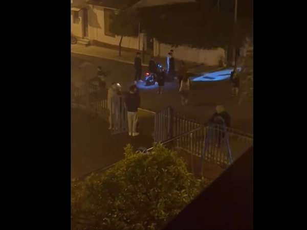 Ανήλικοι πετούν κροτίδα σε 85χρονη στον Πόρο