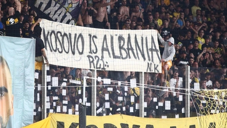 Πανό στο γήπεδο της ΑΕΚ για Κόσοβο