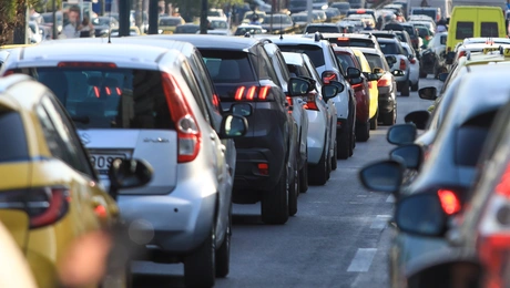 Αυτοκίνητα στους δρόμους