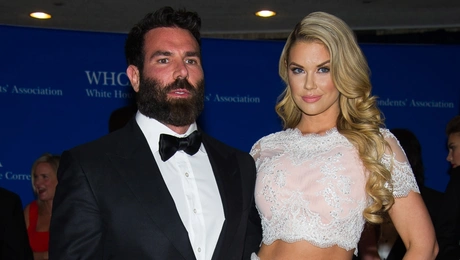 Ο Dan Bilzerian και η Jessa Hinton σε δείπνο 