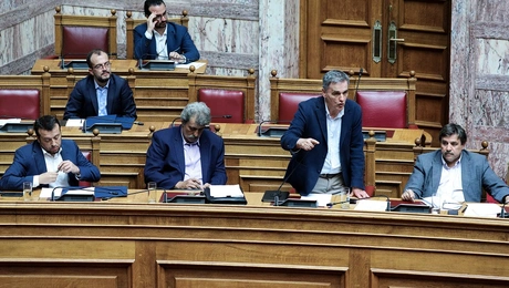 Ευκλείδης Τσακαλώτος και Παύλος Πολάκης στη Βουλή