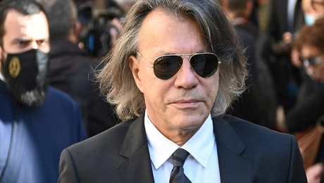 Ο Ηλίας Ψινάκης σε κηδεία