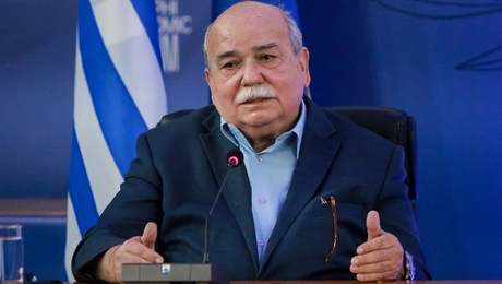 Ο Νίκος Βούτσης σε ομιλία του