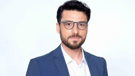 Ο Σπύρος Χατζηαγγελάκης στη σειρά «Ο Πρώτος από Εμάς»