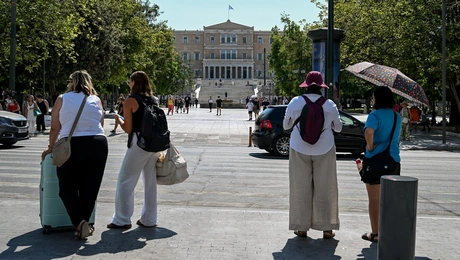 touristes athina.jpg